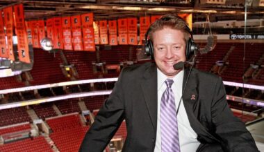 VIDEO: Howard and Robin Quivers Talk Philadelphia Flyers Announcer's Hot Mic Flub