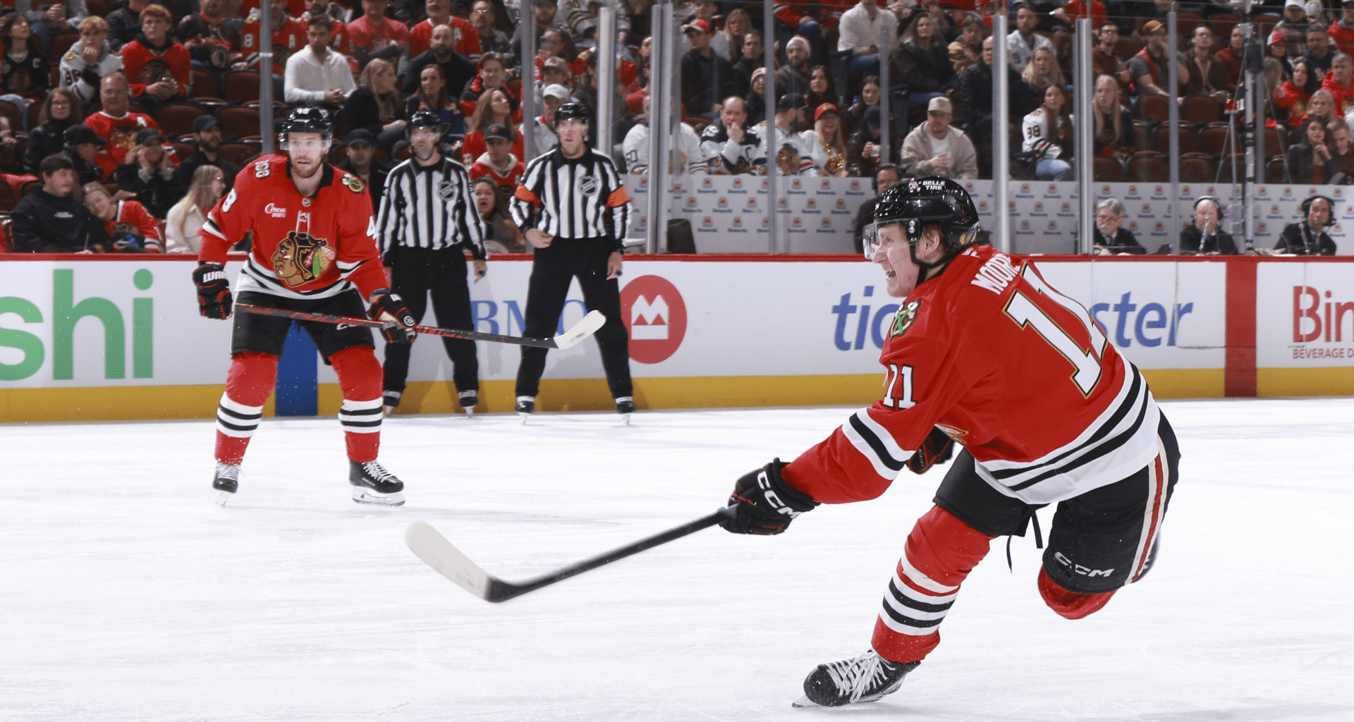 RECAP: Blackhawks blow out Blues 7-3