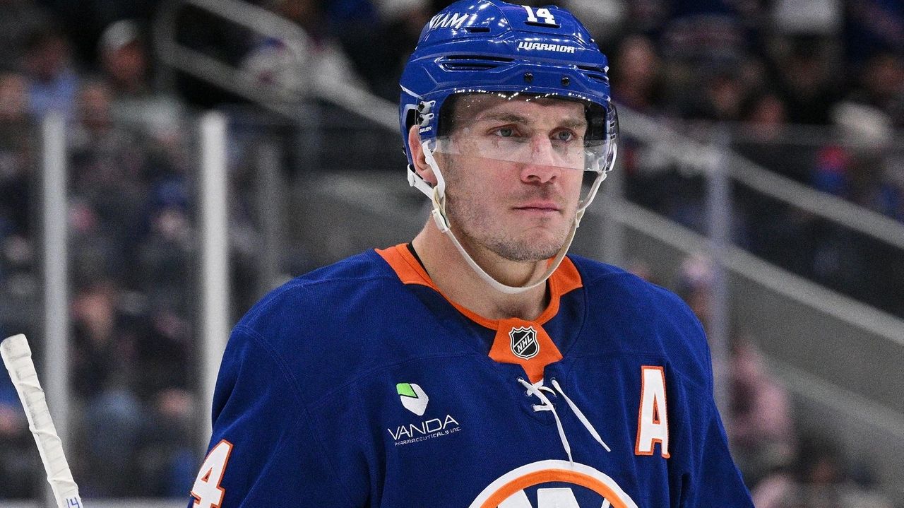 Islanders GM Mathieu Darche explains why Bo Horvat isn't on this road trip yet