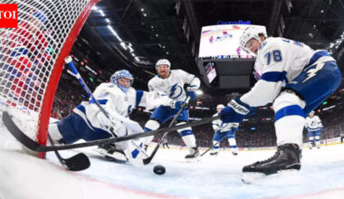 The Tampa Bay Lightning carry a winning streak into a crucial NHL match against the Pittsburgh Penguins | NHL News