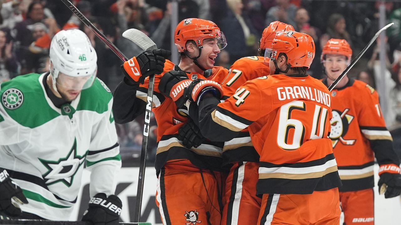 Lukas Dostal has 24 saves as Ducks beat Stars 3-1 to snap nine-game skid