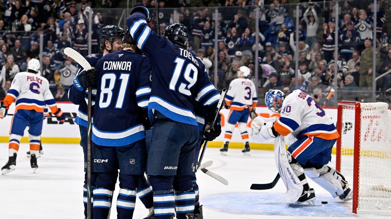 Islanders lose surprising goal-fest to Winnipeg