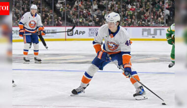 Matthew Schaefer leaves Winnipeg Jets game after multiple injury scares for New York Islanders | NHL News