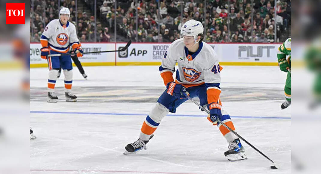 Matthew Schaefer leaves Winnipeg Jets game after multiple injury scares for New York Islanders | NHL News