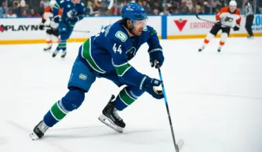 NHL insider links Vancouver Canucks forward Kiefer Sherwood to Pacific Division club