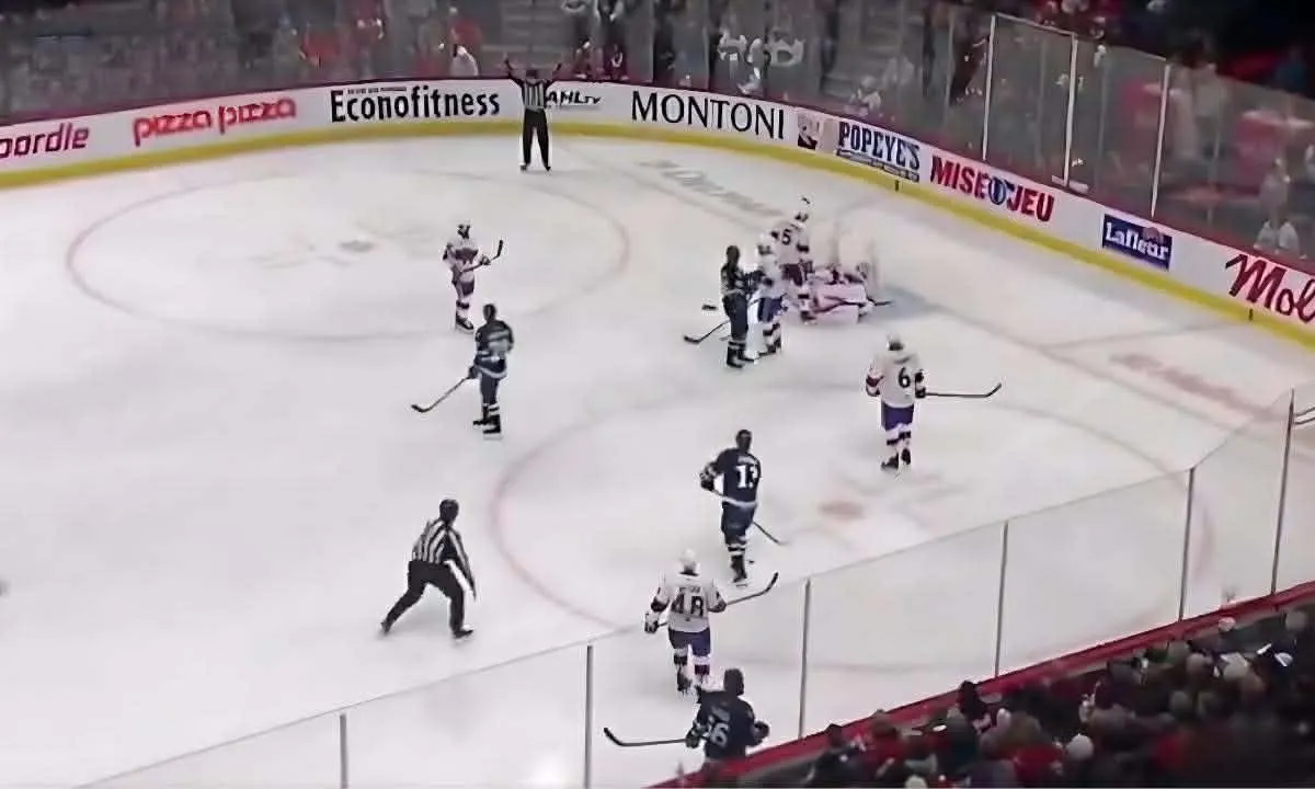 Jacob Fowler's first game in Laval is immediately stopped due to a medical emergency