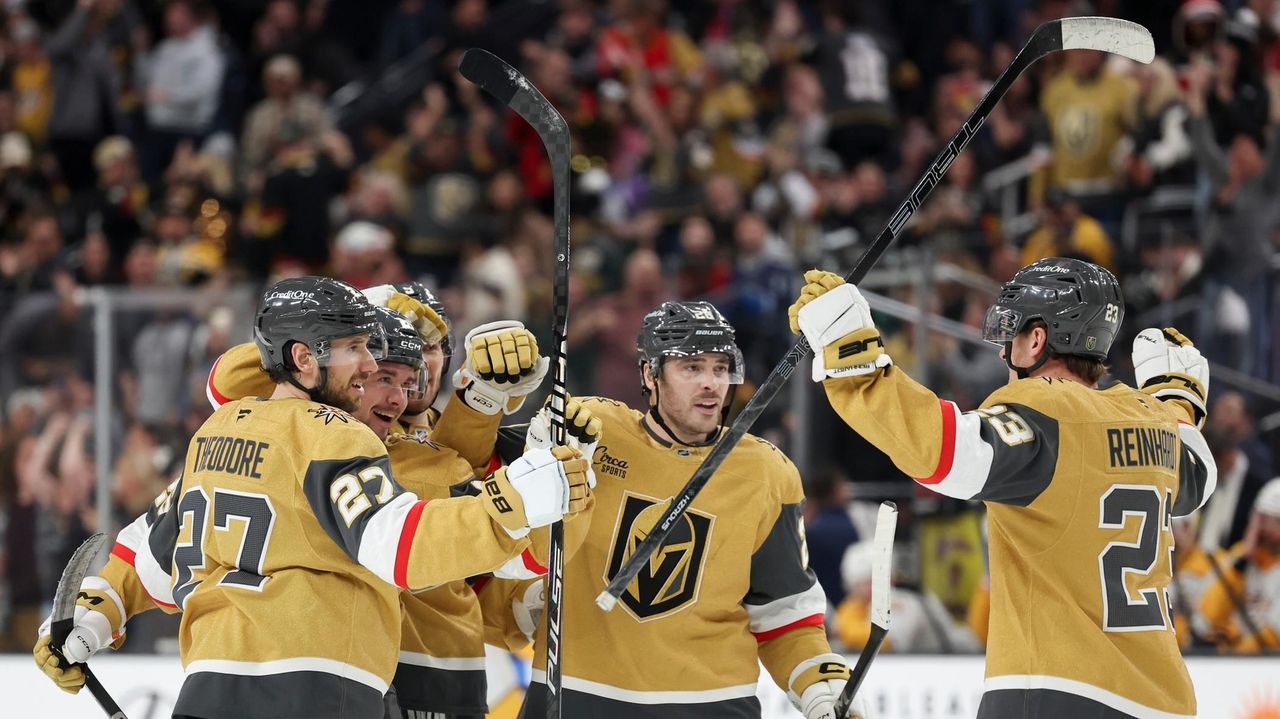 Golden Knights rout Predators 7-2 for their 7th straight victory