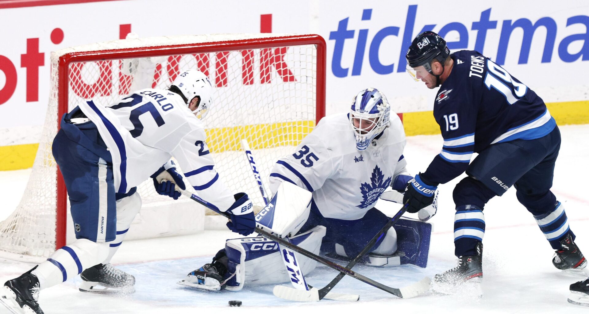 Jonathan Toews Returns to Chicago as Jets take on Blackhawks