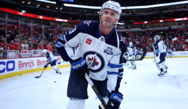 Jonathan Toews returns to the United Center