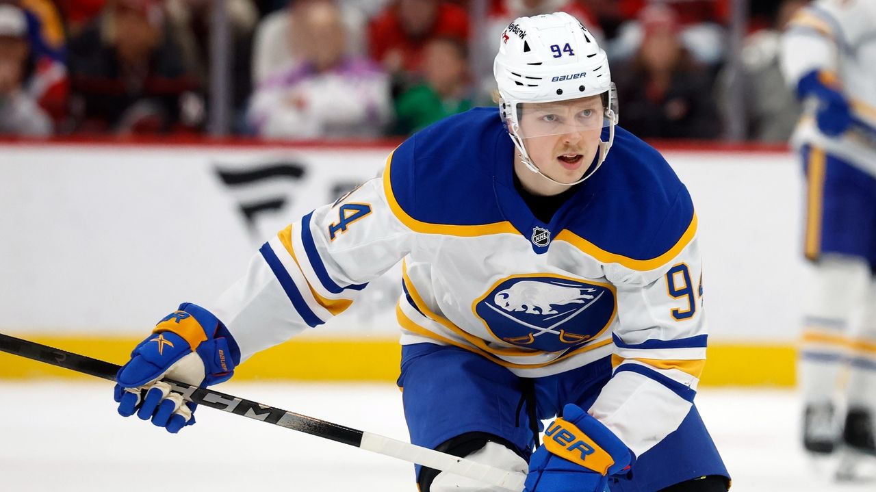 Helenius scores first NHL goal to lead Sabres over Predators 5-3