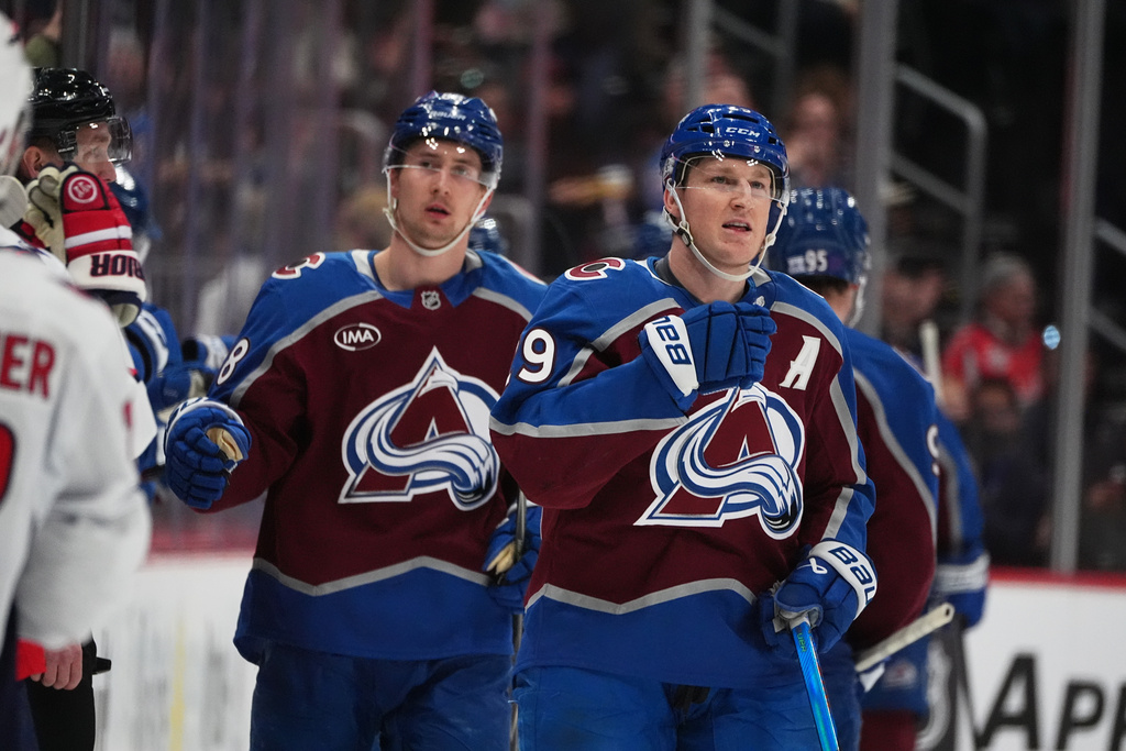 Avalanche play host to the Ducks after MacKinnon's 2-goal game