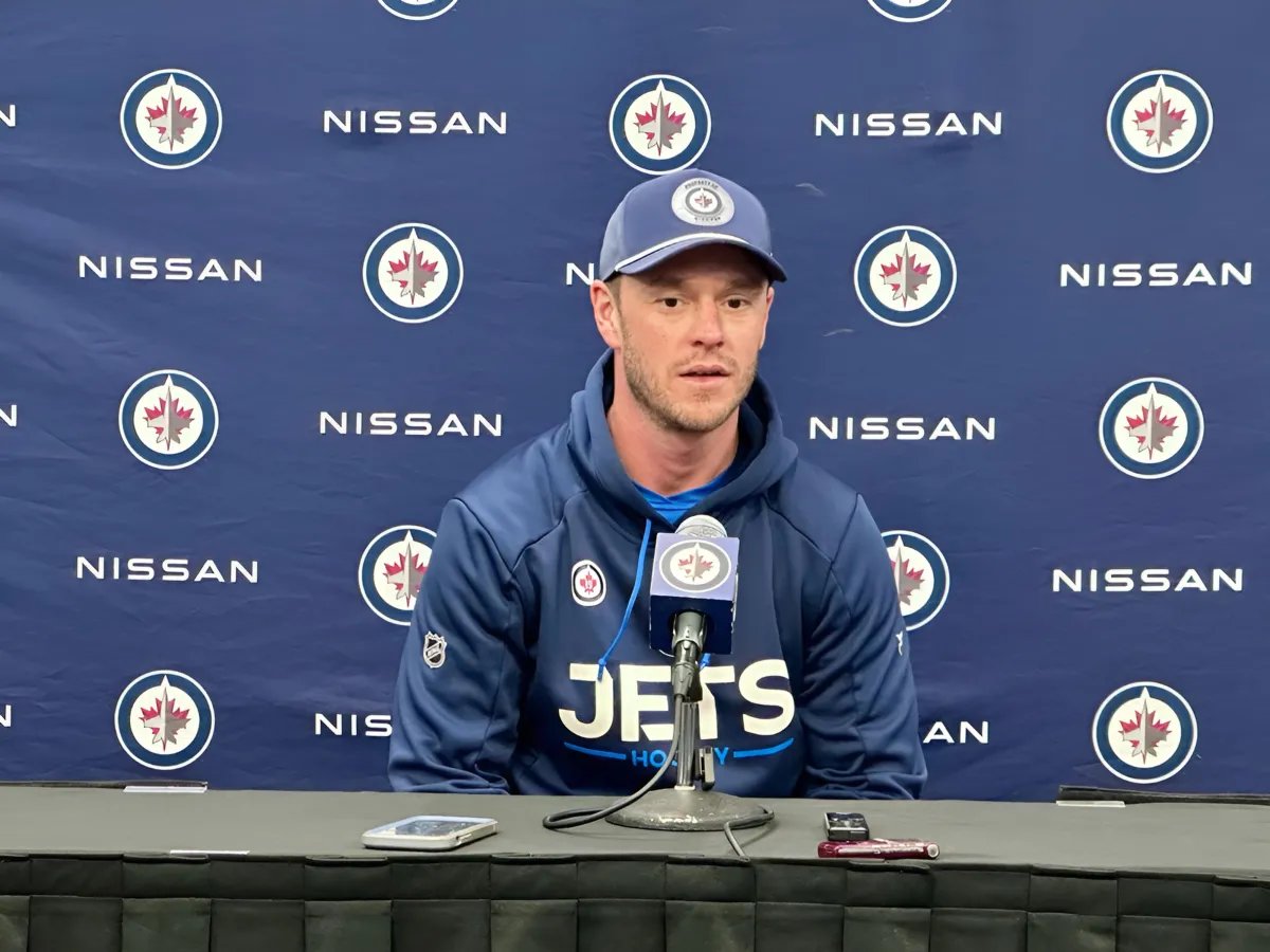 Off-ice scene involving Jonathan Toews and he has some words for the Chicago Blackhawks ahead of his