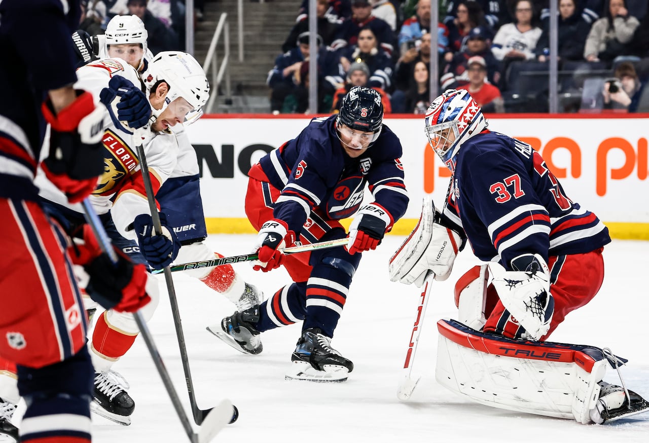 Hockey players around a puck