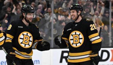 Bruins benefit from quick flurry of goals, defeat Golden Knights