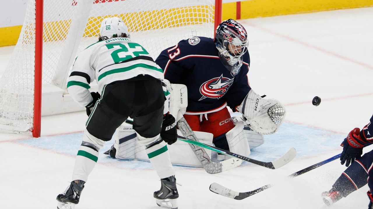 Jet Greaves makes 28 saves, Zach Werenski scores to lead Blue Jackets to 1-0 win over Stars