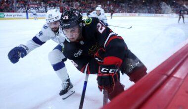 Chicago Blackhawks lose to Tampa Bay Lightning 2-1 in shootout