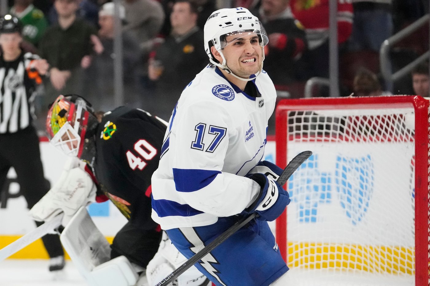 James’ shootout goal lifts Lightning over Blackhawks