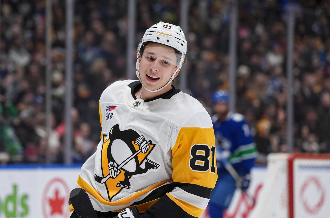 Kindel shines in homecoming, leads Penguins to 3=2 win over Canucks