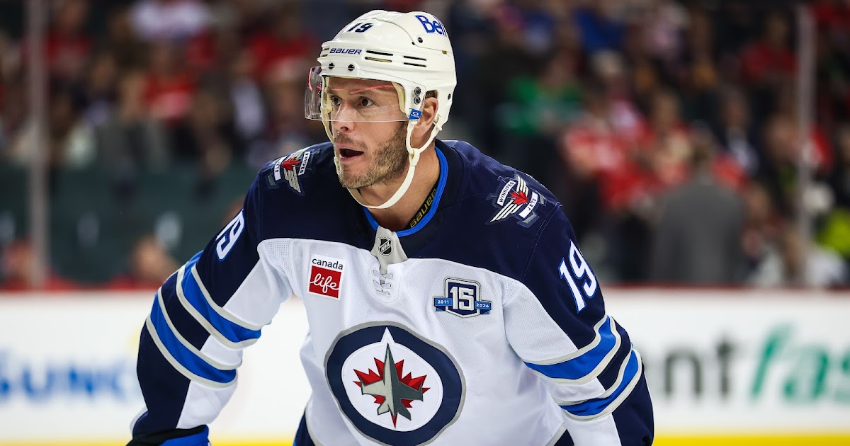 NHL Trade Rumors: Oilers Linked To Jonathan Toews