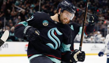 Wright scores twice as Kraken beat Maple Leafs 5-2