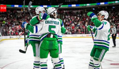 Hurricanes make NHL history with stunning final-minute comeback vs Mammoth | NHL News