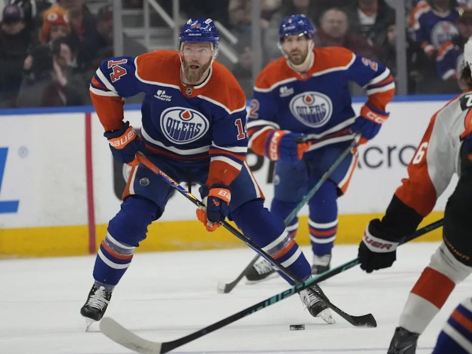  Edmonton Oilers Mattias Ekholm (14) handles the puck against the Philadelphia Flyers during first period NHL action on Saturday, January 3, 2026 in Edmonton. Greg Southam-Postmedia