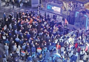 Several hundred community members gathered for Jewish Heritage Night’s lively pregame festivities, a beloved annual tradition of Tampa Bay’s Jewish community.