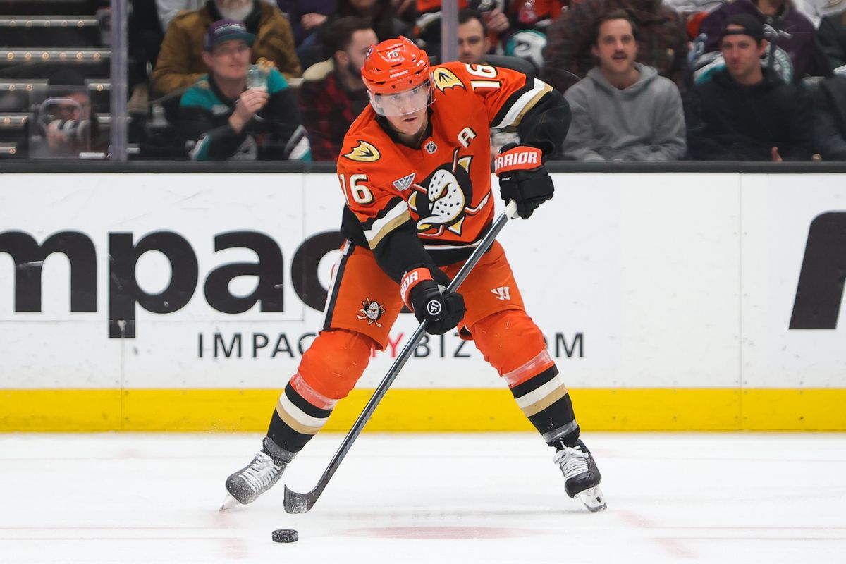 #16 C Ryan Strome of the Anaheim Ducks looks to pass the puck during an NHL game against the San Jose Sharks on December 29, 2025 in Anaheim, California.