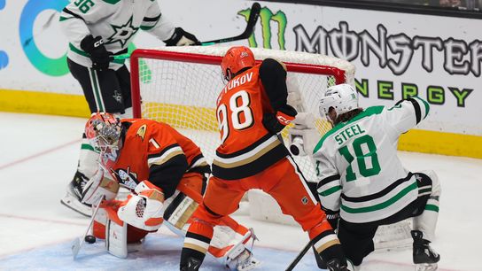 Ducks dig deep without top three scorers, beat Stars to snap 9-game winless streak