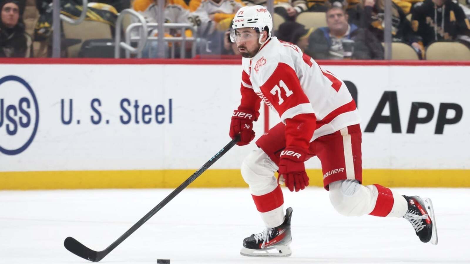 Red Wings on playoff quest; Senators trying to 'turn around'