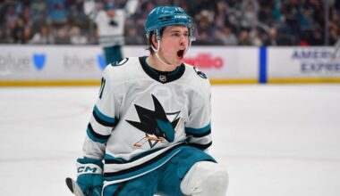 Surging Lightning take aim at Sharks