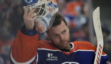 Pickard doesn't like being Oilers' goaltending odd man out, but he's not moping