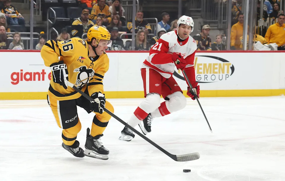 Pittsburgh Penguins center Blake Lizotte (46) moves the puck against Detroit Red Wings left wing James van Riemsdyk (21) during the first period at PPG Paints Arena in Pittsburgh on Thursday, Jan. 1, 2026.