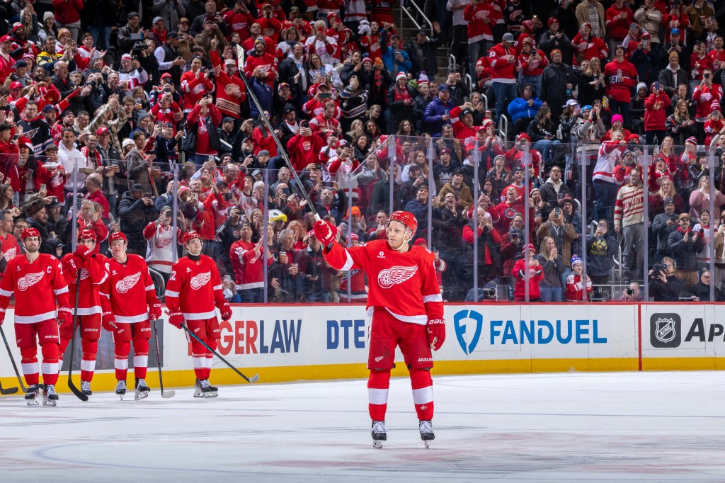 Detroit Red Wings player Patrick Kane salutes the fans after achieving his 1,375th career point.