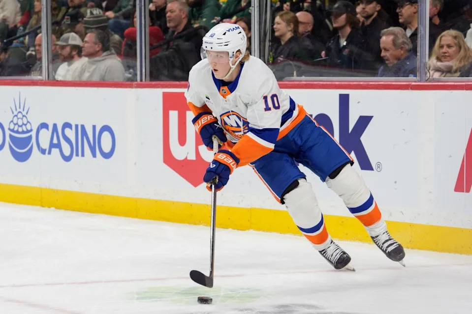 New York Islanders right wing Simon Holmstrom (10) skates with the puck against New York Islanders in the second period at Grand Casino Arena. IMAGN IMAGES via Reuters Connect