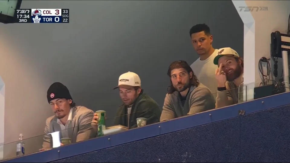 William Nylander gives the middle finger to a broadcast camera during an Avalanche-Maple Leafs game. X @GinoHard_