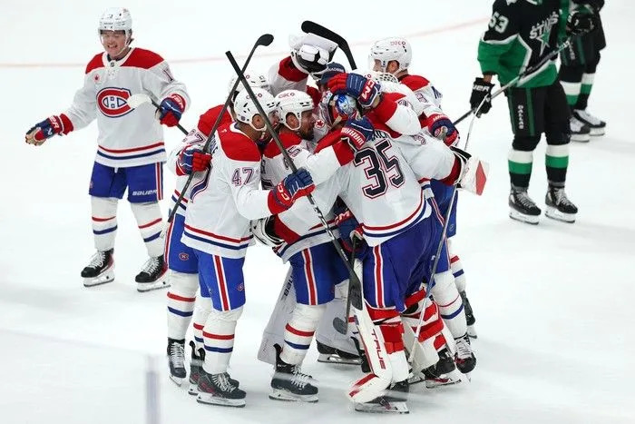  Samuel Montembeault (#35) of the Montreal Canadiens celebrates with teammates after defeating the Dallas Stars at American Airlines Center on Sunday, January 4, 2026 in Dallas, Texas.