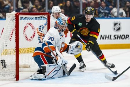 Jan 19, 2026; Vancouver, British Columbia, CAN; New York Islanders goalie Ilya Sorokin (30) defends against Vancouver Canucks forward Elias Pettersson (40) in the second period at Rogers Arena.