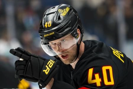 Jan 21, 2026; Vancouver, British Columbia, CAN; Vancouver Canucks forward Elias Pettersson (40) gives instructions before a face off against the Washington Capitals in the second period at Rogers Arena.
