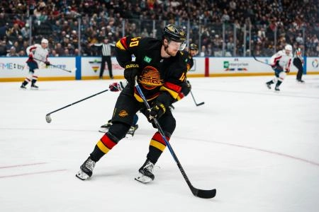 Jan 21, 2026; Vancouver, British Columbia, CAN; Vancouver Canucks forward Elias Pettersson (40) handles the puck against the Washington Capitals in the third period at Rogers Arena.