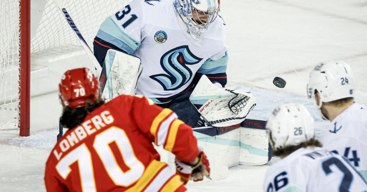 Red-hot Grubauer backstops streaking Kraken to 5-1 win over Flames | National
