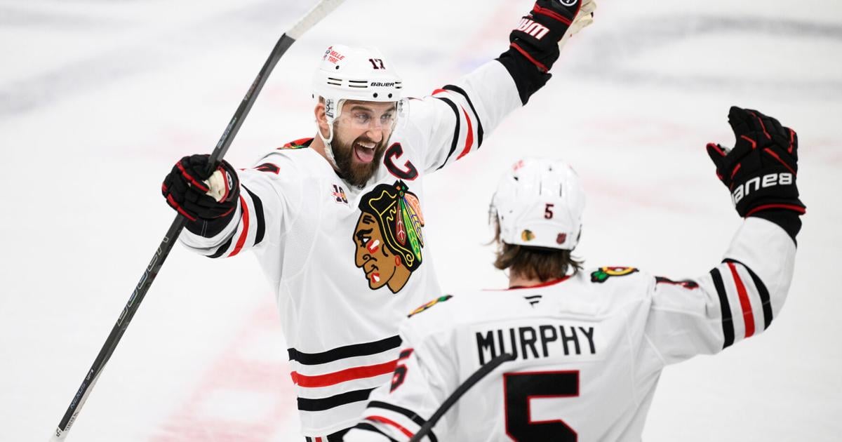 Moore and Murphy help the Blackhawks beat the Blues 7-3 for their 4th straight win | National Sports