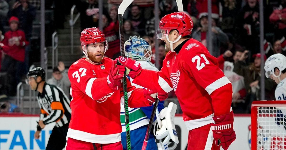 Patrick Kane scores 500th goal in Red Wings' win over Canucks