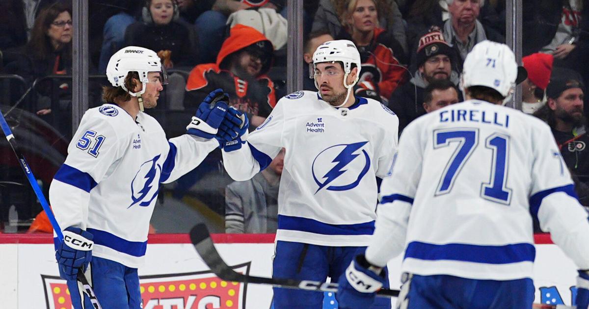 Kucherov scores on 1st 2 shots, Lightning beat Flyers 7-2 for 9th straight win | National Sports