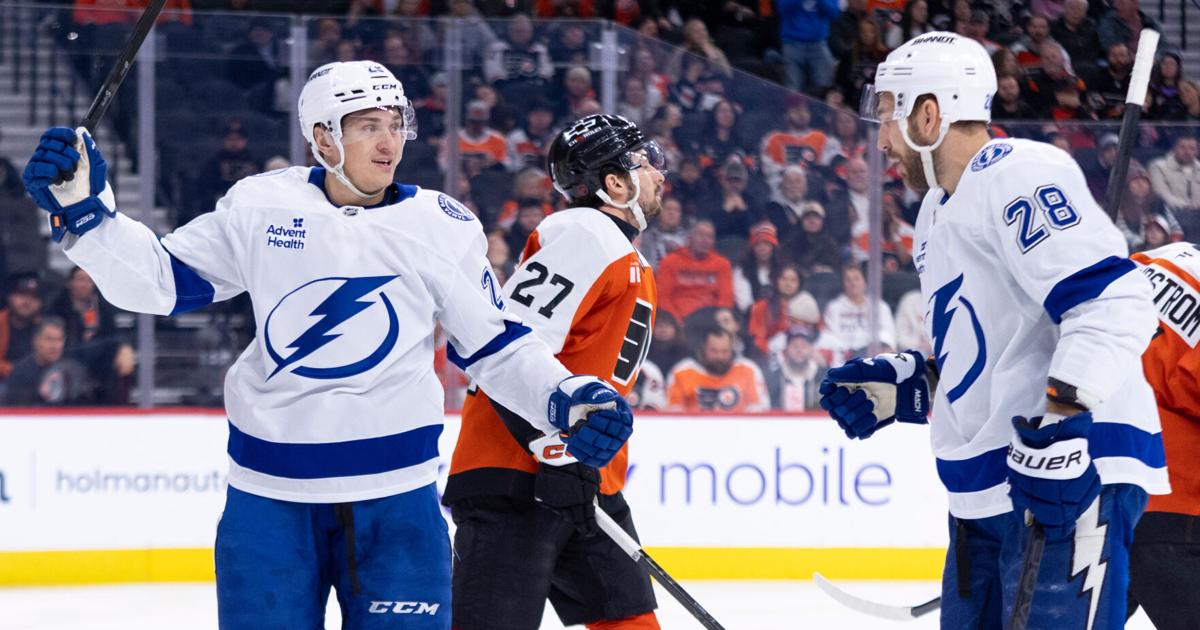 Lightning beat Flyers for 10th straight win as Cooper notches 600th win |