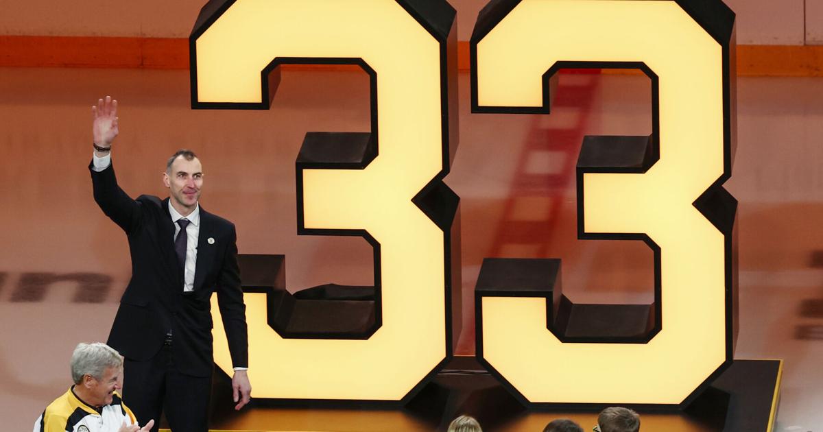 Boston Bruins retire Zdeno Chara's No. 33, honoring the giant defenseman who led 2011 Cup victory | Pro National Sports