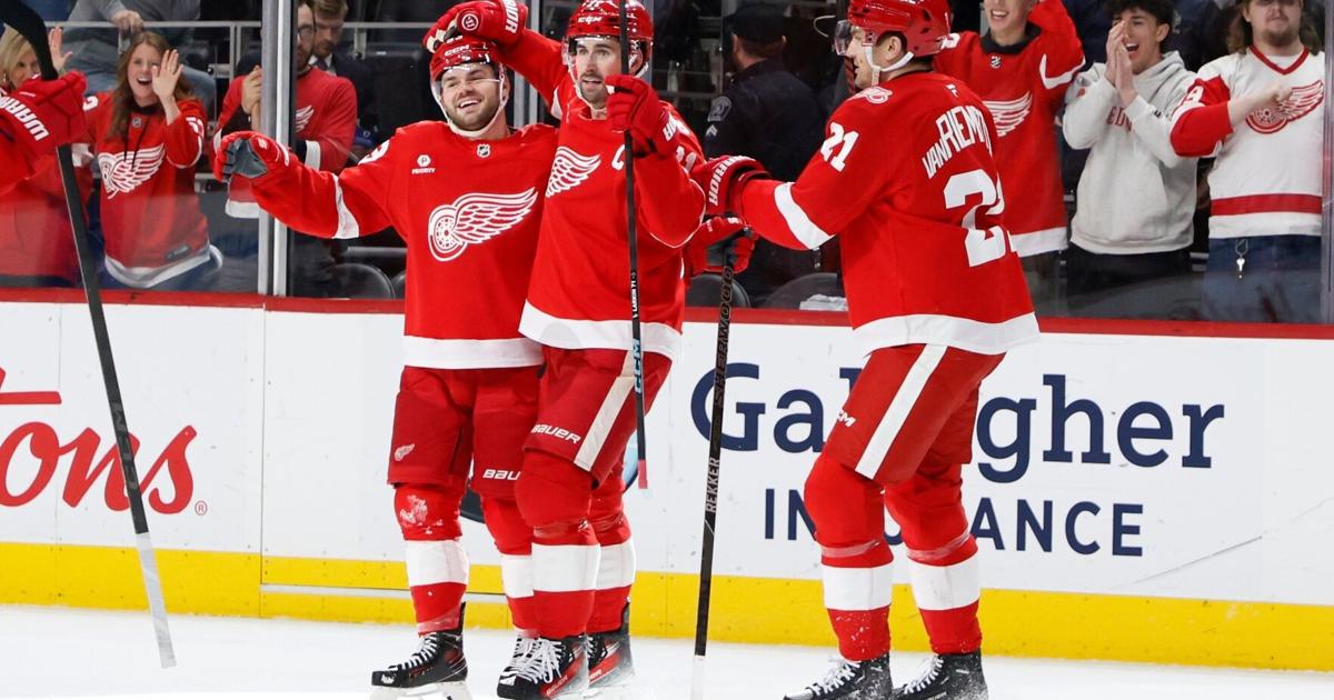 Larkin's tiebreaking goal in 3rd period sends Red Wings to 4-2 win over Sharks | Pro National Sports