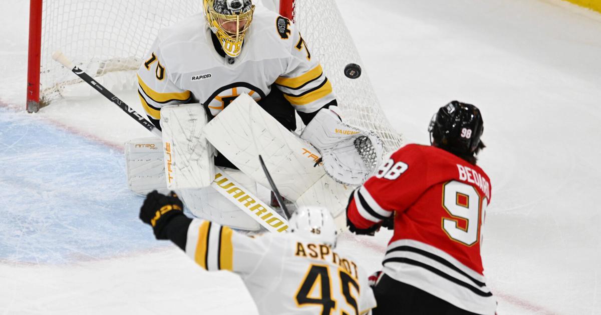 Bruins beat Blackhawks 5-2, extend winning streak to six games | National Sports