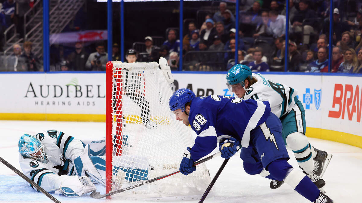 Lightning Defeat Sharks To Extend Point Streak To 14