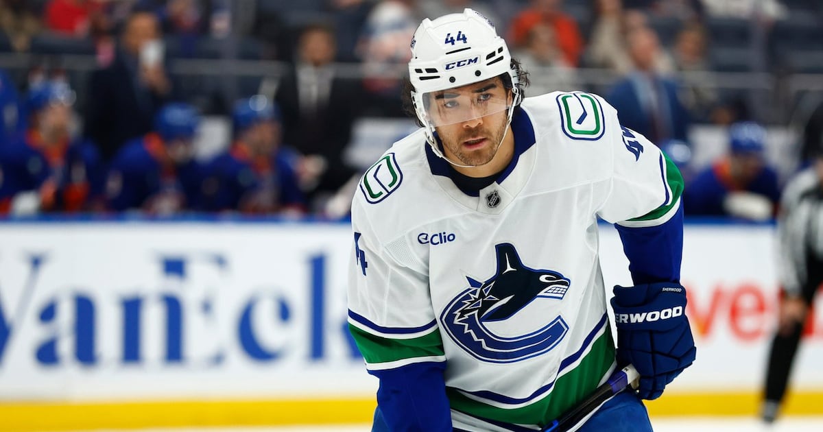 Vancouver Canucks focused on re-signing Kiefer Sherwood as trade deadline sits two months away